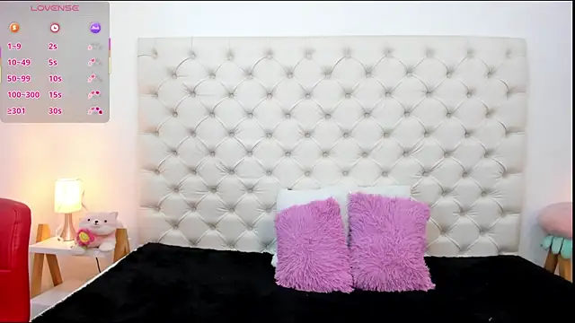 Snapshot of esmeralda06 chatting on 11-12-25, 03:23 esmeralda06 online show from 11-12-25, 03:23