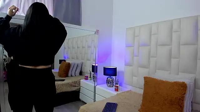 Ariana rouse online show from 03-06-26, 04:14