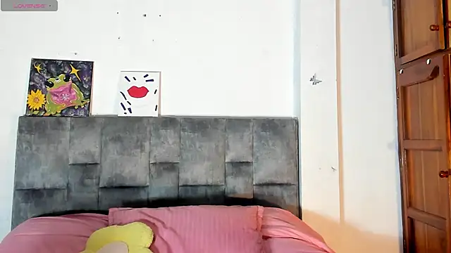 Isangel  online show from 11-18-25, 02:28