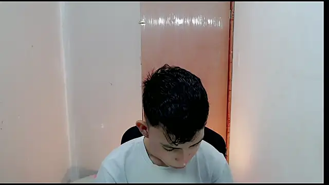 Snapshot of Alexxx_lov chatting on 02-06-25, 12:26 Alexxx lov online show from 02-06-25, 12:26