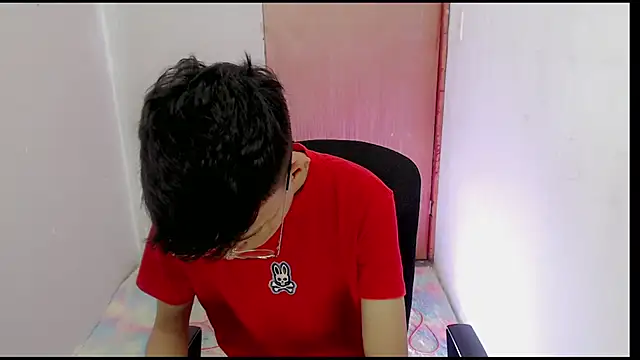 Snapshot of Alexxx_lov chatting on 02-14-25, 12:14 Alexxx lov online show from 02-14-25, 12:14