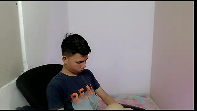 Snapshot of Alexxx_lov chatting on 03-07-25, 12:34 Alexxx lov online show from 03-07-25, 12:34