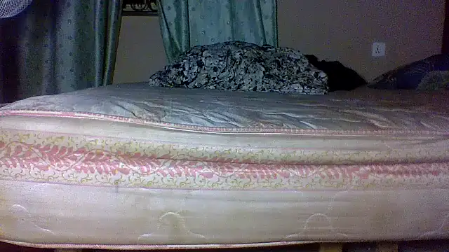 Snapshot of philippiano33 chatting on 05-12-26, 12:52 philippiano33 online show from 05-12-26, 12:52