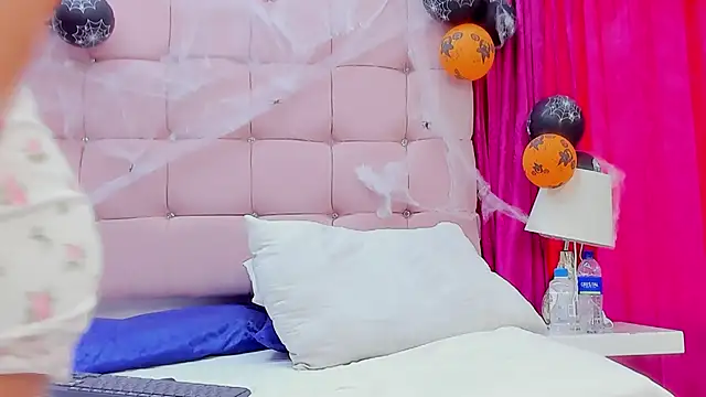 CanelaDevil  online show from 10-29-25, 07:04