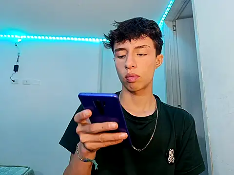 Snapshot of Juanmres chatting on 10-09-25, 12:19 Juanmres online show from 10-09-25, 12:19