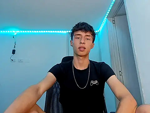 Snapshot of Juanmres chatting on 10-11-25, 03:28 Juanmres online show from 10-11-25, 03:28