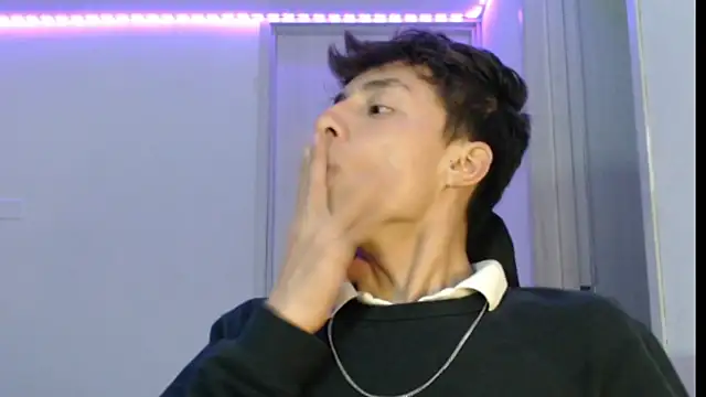 Snapshot of Juanmres chatting on 10-16-25, 03:18 Juanmres online show from 10-16-25, 03:18