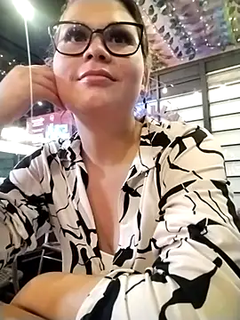 Snapshot of Vale_Saenzz chatting on 03-01-25, 02:26 Vale Saenzz online show from 03-01-25, 02:26