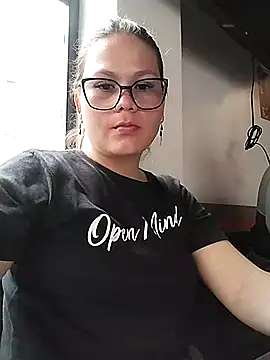 Snapshot of Vale_Saenzz chatting on 03-03-25, 01:21 Vale Saenzz online show from 03-03-25, 01:21