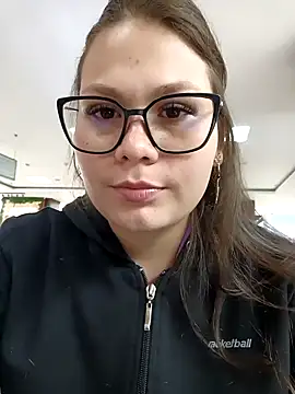 Snapshot of Vale_Saenzz chatting on 03-08-25, 05:43 Vale Saenzz online show from 03-08-25, 05:43