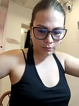 Snapshot of Vale_Saenzz chatting on 03-11-25, 08:42 Vale Saenzz online show from 03-11-25, 08:42