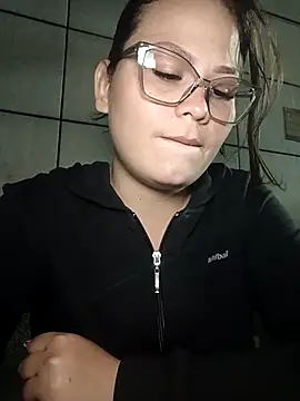 Snapshot of Vale_Saenzz chatting on 09-12-25, 11:26 Vale Saenzz online show from 09-12-25, 11:26