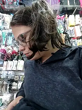 Snapshot of Vale_Saenzz chatting on 09-16-25, 07:26 Vale Saenzz online show from 09-16-25, 07:26