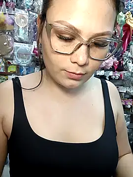 Snapshot of Vale_Saenzz chatting on 10-09-25, 06:28 Vale Saenzz online show from 10-09-25, 06:28