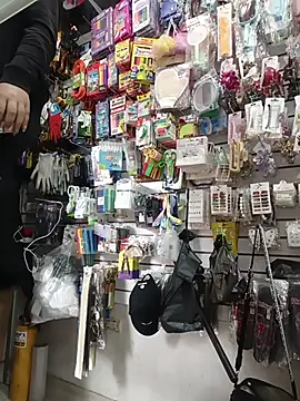 Snapshot of Vale_Saenzz chatting on 10-15-25, 05:13 Vale Saenzz online show from 10-15-25, 05:13