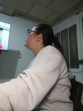 Snapshot of Vale_Saenzz chatting on 10-20-25, 12:11 Vale Saenzz online show from 10-20-25, 12:11