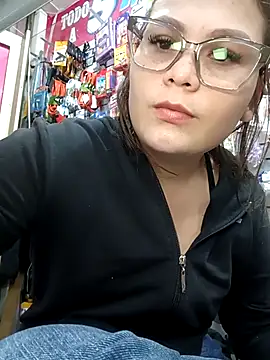 Vale Saenzz online show from 11-18-25, 07:51