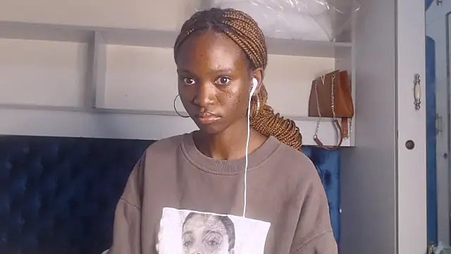 Snapshot of YoungDiva69 chatting on 02-06-25, 11:10 YoungDiva69 online show from 02-06-25, 11:10