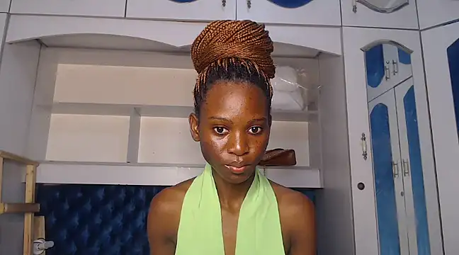 Snapshot of YoungDiva69 chatting on 02-08-25, 06:22 YoungDiva69 online show from 02-08-25, 06:22