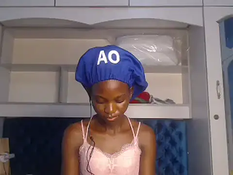 Snapshot of YoungDiva69 chatting on 02-19-25, 12:33 YoungDiva69 online show from 02-19-25, 12:33