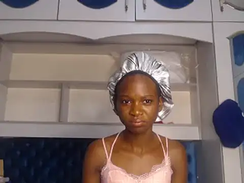 Snapshot of YoungDiva69 chatting on 02-19-25, 08:31 YoungDiva69 online show from 02-19-25, 08:31