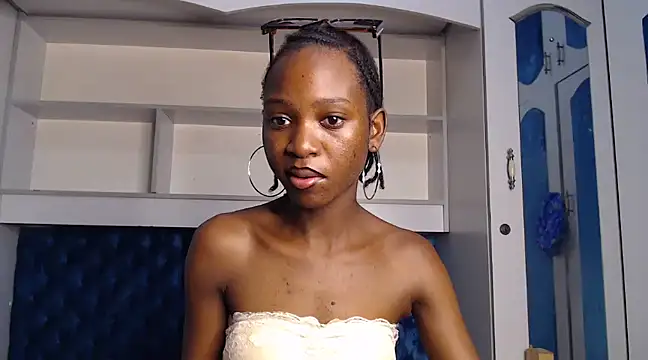 Snapshot of YoungDiva69 chatting on 03-05-25, 06:23 YoungDiva69 online show from 03-05-25, 06:23