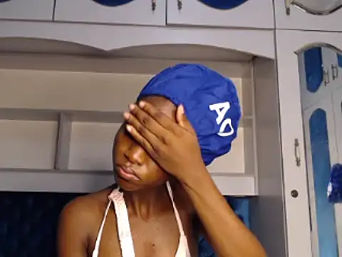 Snapshot of YoungDiva69 chatting on 03-19-25, 12:15 YoungDiva69 online show from 03-19-25, 12:15