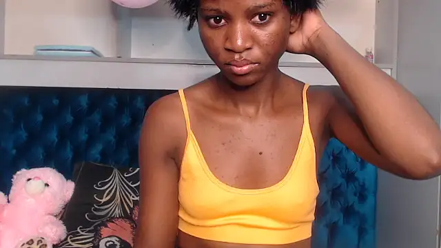 Snapshot of YoungDiva69 chatting on 09-08-25, 06:18 YoungDiva69 online show from 09-08-25, 06:18