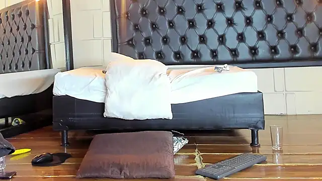 SamanthaMilann online show from 03-22-25, 08:59