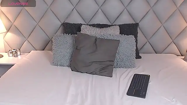 Snapshot of LalyCastro chatting on 03-06-25, 08:16 LalyCastro online show from 03-06-25, 08:16