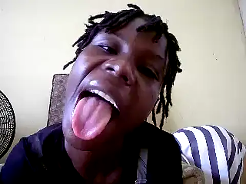 Snapshot of cutee2000 chatting on 02-28-25, 01:58 cutee2000 online show from 02-28-25, 01:58