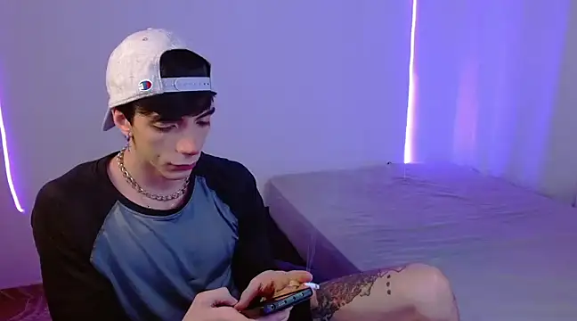 H3ll B0I online show from 02-11-25, 06:40