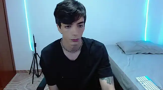 H3ll B0I online show from 03-10-25, 05:33