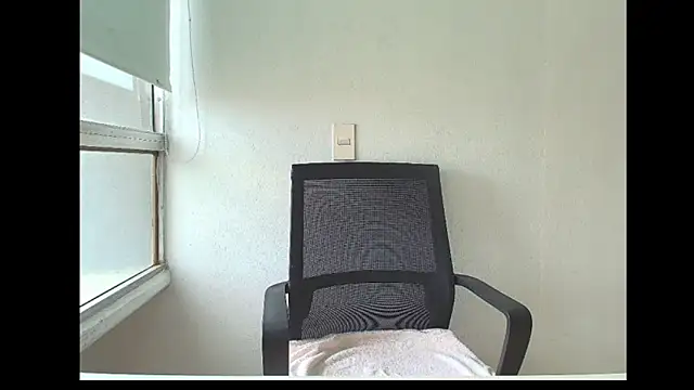 Snapshot of Alaiapink chatting on 03-10-26, 03:28 Alaiapink online show from 03-10-26, 03:28