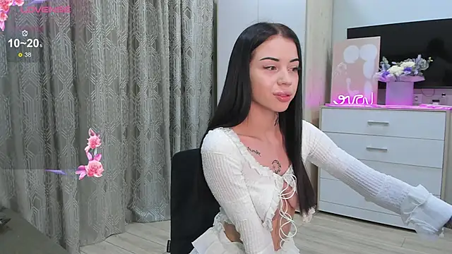 Snapshot of _dkny_ chatting on 09-29-25, 02:44  dkny  online show from 09-29-25, 02:44