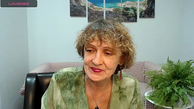 Snapshot of SexyGrandma_ chatting on 02-02-25, 02:24 SexyGrandma  online show from 02-02-25, 02:24