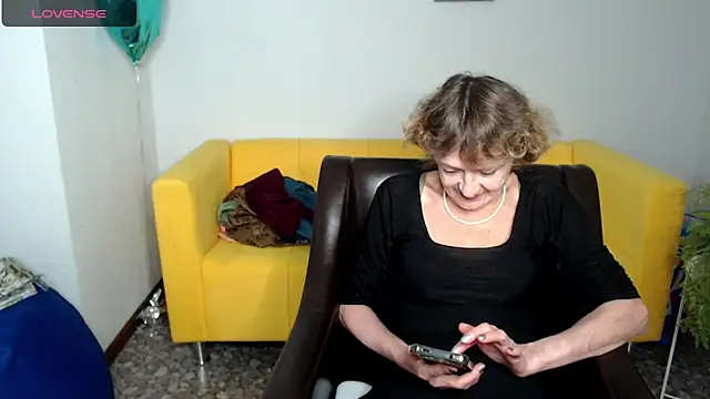 Snapshot of SexyGrandma_ chatting on 03-01-25, 01:00 SexyGrandma  online show from 03-01-25, 01:00