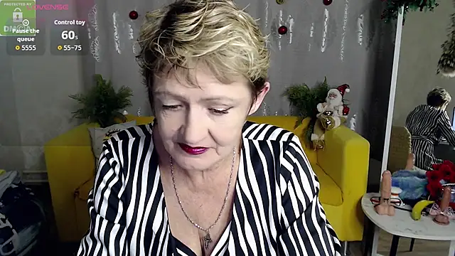 SexyGrandma  online show from 12-19-25, 04:36