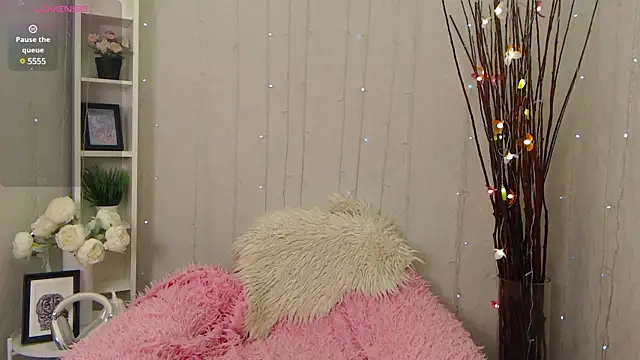 Holygirl  online show from 03-13-25, 01:43