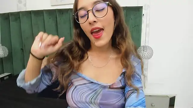 Snapshot of MelodyWinx chatting on 02-03-25, 08:13 MelodyWinx online show from 02-03-25, 08:13