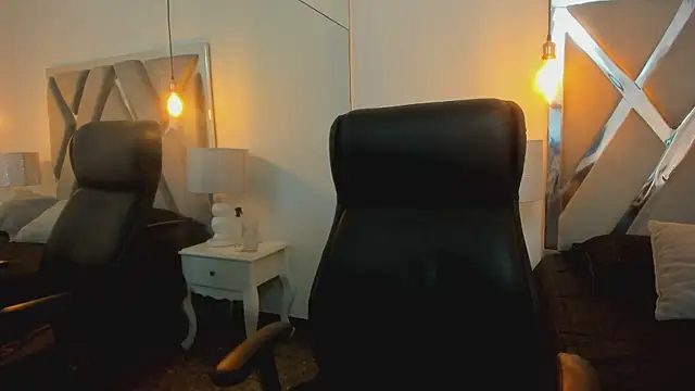 Snapshot of MelodyWinx chatting on 10-23-25, 07:45 MelodyWinx online show from 10-23-25, 07:45