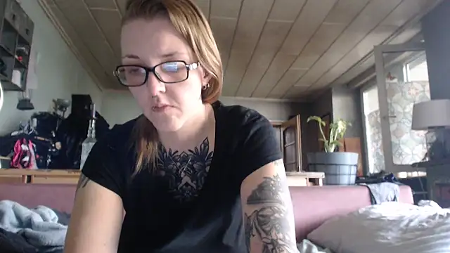 Snapshot of Astrid-Gilbert chatting on 02-21-25, 11:11 Astrid-Gilbert online show from 02-21-25, 11:11