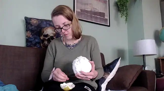 Snapshot of Astrid-Gilbert chatting on 02-25-25, 11:19 Astrid-Gilbert online show from 02-25-25, 11:19