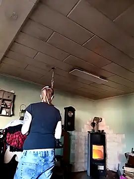 Snapshot of Astrid-Gilbert chatting on 03-06-25, 10:52 Astrid-Gilbert online show from 03-06-25, 10:52