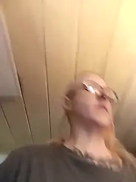 Snapshot of Astrid-Gilbert chatting on 10-29-25, 07:54 Astrid-Gilbert online show from 10-29-25, 07:54