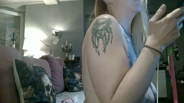 Snapshot of Astrid-Gilbert chatting on 12-14-25, 05:07 Astrid-Gilbert online show from 12-14-25, 05:07