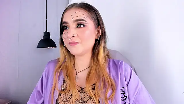 Snapshot of Shanntal_ chatting on 10-01-25, 07:42 Shanntal  online show from 10-01-25, 07:42