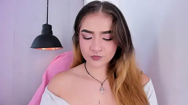 Snapshot of Shanntal_ chatting on 10-04-25, 07:45 Shanntal  online show from 10-04-25, 07:45