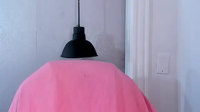 Snapshot of Shanntal_ chatting on 10-08-25, 08:06 Shanntal  online show from 10-08-25, 08:06