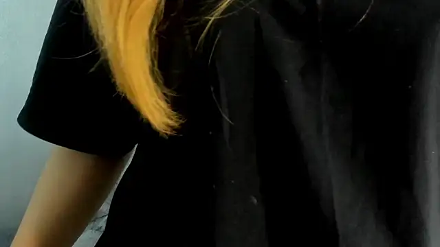 Snapshot of Shanntal_ chatting on 10-10-25, 07:57 Shanntal  online show from 10-10-25, 07:57